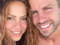 Pique y Shakira en la playa.jpg