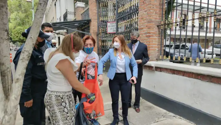 atienden a madre de desaparecido.jpeg