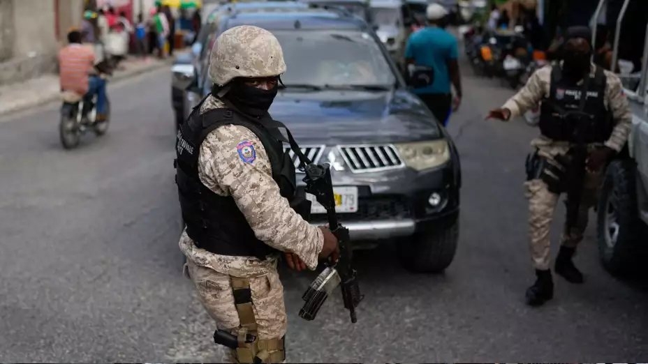 Soldados en Puerto Príncipe, Haití.