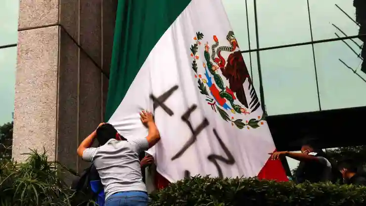 estudiantes ayotzinapa protesta fgr.jpg