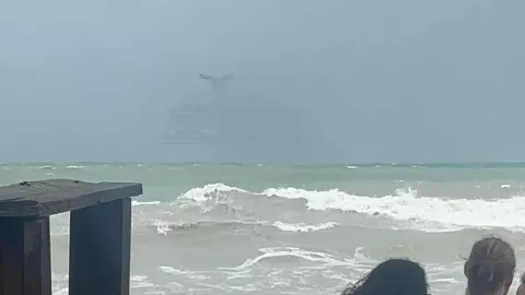 crucero choca contra muelle en jamaica.jpg