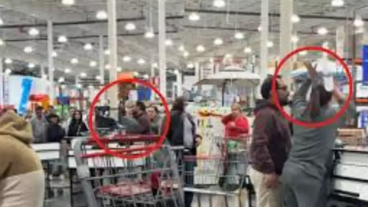 ¡Furia en Costco! Dos señoras protagonizan pelea en la fila para pagar y se viralizan (VIDEO)