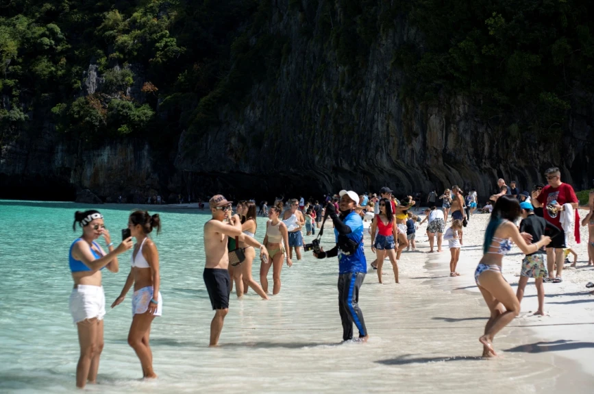 Maya Bay se encuentra en la isla de Phi Phi Leh, en el mar de Andamán.