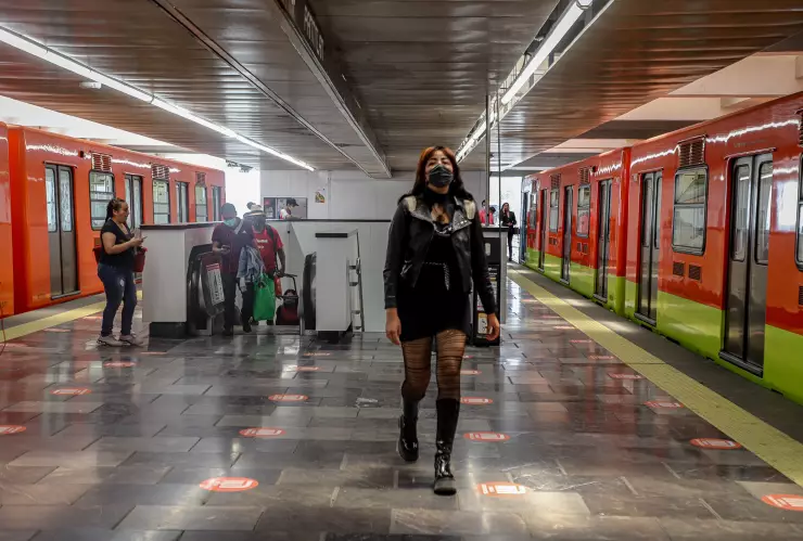 Cubrebocas en el metro