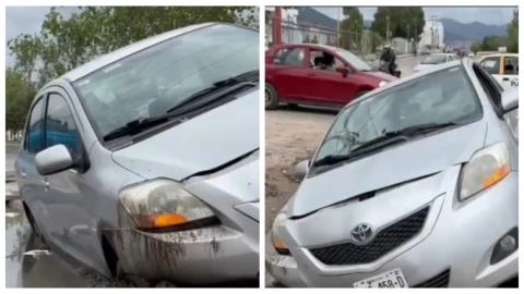 ¡Se lo tragó la tierra! Auto circulaba en avenida de Pachuca y cayó en enorme zanja