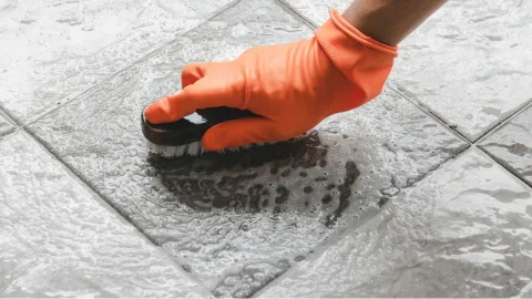 Feng Shui limpiar piso a mano