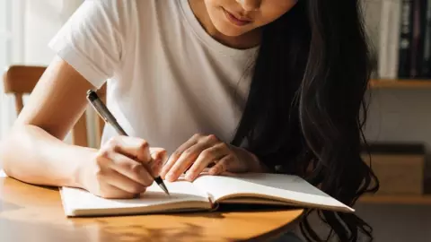 ¿Qué escribir en tu diario_ Journaling prompt para HOY, viernes 13 de junio de 2025.jpg