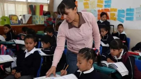 Apoyo de 2 mil pesos para maestros en activo: requisitos y cómo solicitarlo en Nuevo Laredo, Tamaulipas