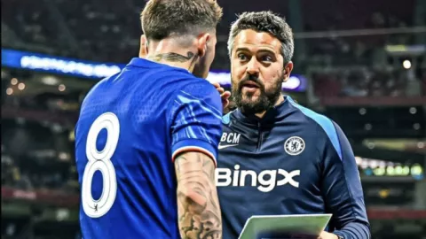 Enzo Fernández y Bernardo Cueva en Chelsea