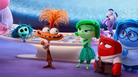 En la imagen, los nuevos personajes de Intensa-Mente 2 en el centro de mando