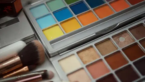Las sombras de ojos acuarelas serán tendencia en mayo de 2026