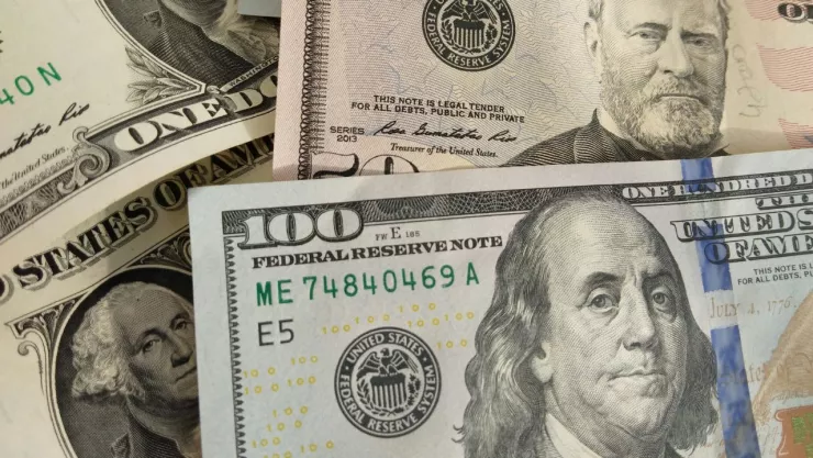 Precio del dólar en Tijuana; billetes de diferentes denominaciones