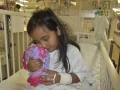 los pequeños del Hospital Pediátrico Moctezuma contagian esperanza al ver sus regalos