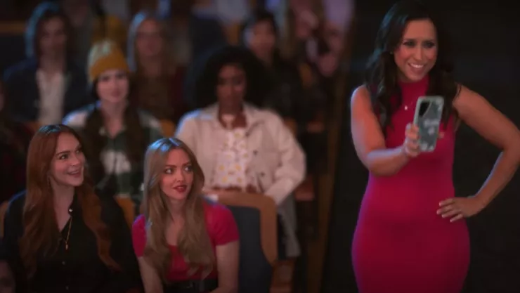 Lindsay Lohan, Lacey Chabert y Amanda Seyfried en el nuevo promocional del Black Friday para Walmart