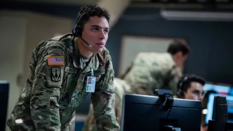 “Una Casa de Dinamita” se formó de buenos actores que saben crear un clima de tensión sin caer en excesos.