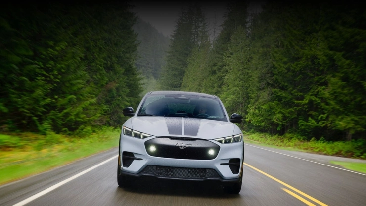Mustang Mach-E 2025, el crossover eléctrico de Ford para una nueva generación de conductores