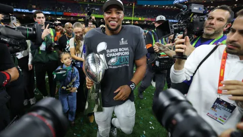 Saquon Barkley pasó de ser reemplazado a levantar el Super Bowl con los Philadelphia Eagles