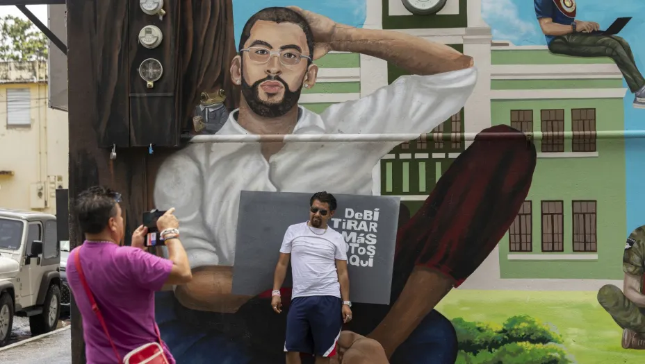 Bad Bunny reinventa el turismo en Puerto Rico .jpg