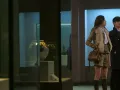 Tras salvar a Song Yi y darse la mano, dan un paseo por la universidad dejando un gran momento a solas.