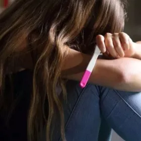 10 de mayo y embarazo adolescente en México: desigualdad, violencia y falta de educación sexual