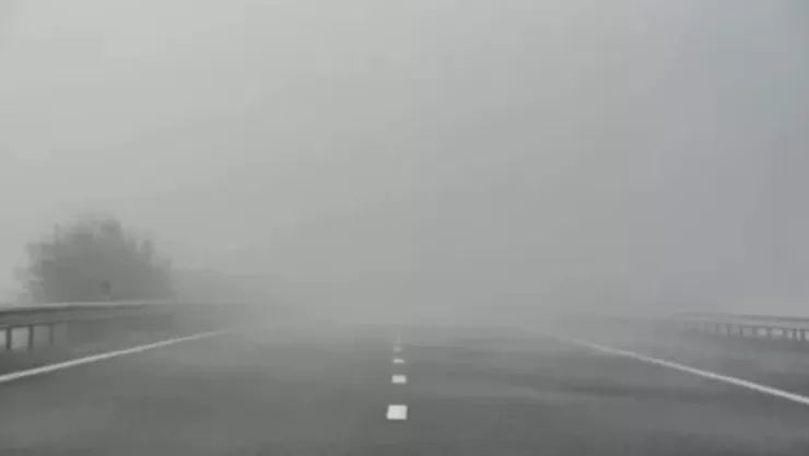 VIDEO: Alertan por densa neblina en la autopista Puebla-Orizaba hoy; genera riesgos y tráfico lento