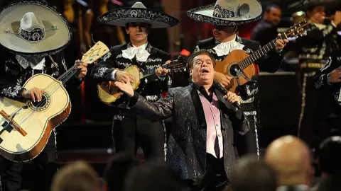 juan_gabriel_faro_oriente