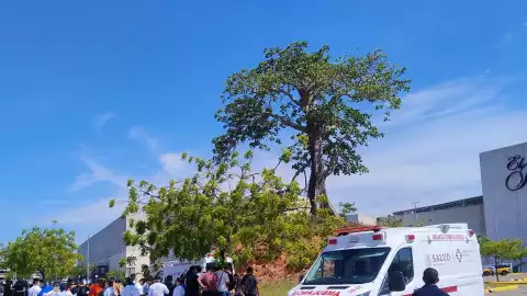 La plaza ubicada al sur de la ciudad, que sufrió daños en la zona de restaurantes, fue evacuada y permanece cerrada al público durante este 4 de agosto del 2025.