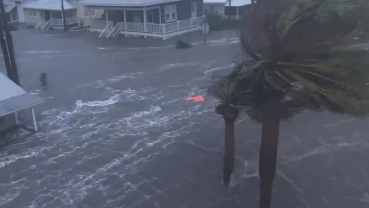 VIDEO Huracán Idalia toca tierra en Florida hoy 30 de agosto 2023
