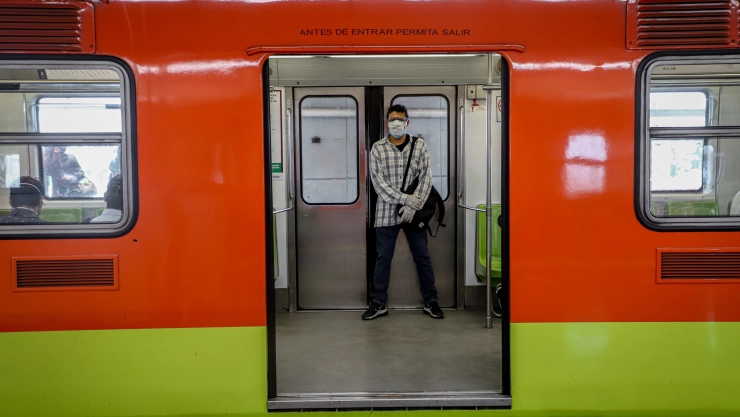Cubrebocas en el metro