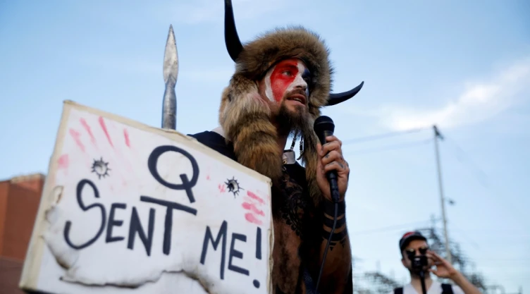 QAnon Shaman capitolio disturbios