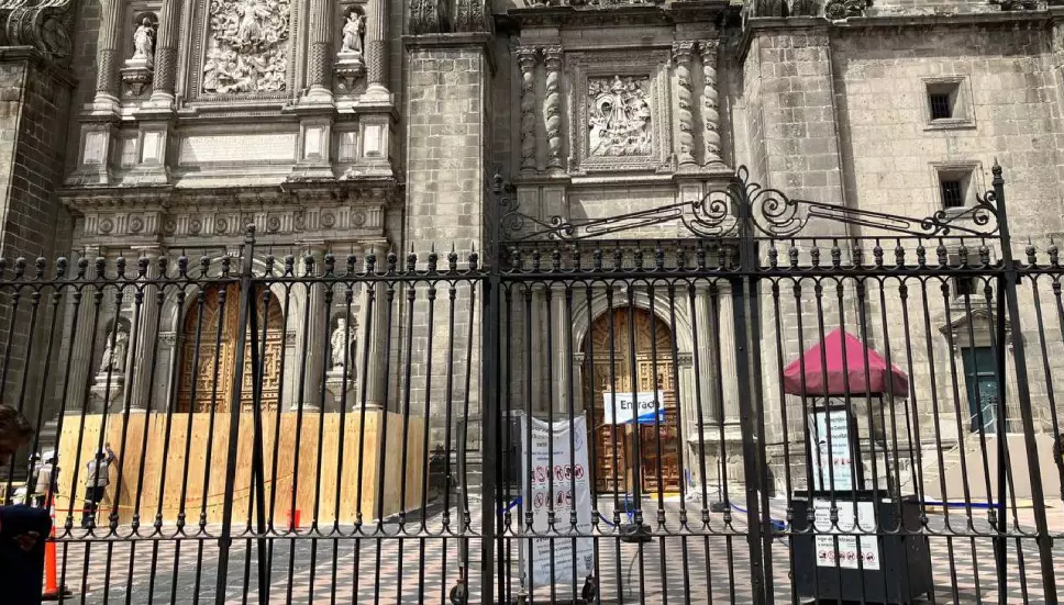 Las fuertes lluvias registradas en los últimos días provocaron daños a la Catedral Metropolitana de la CDMX.