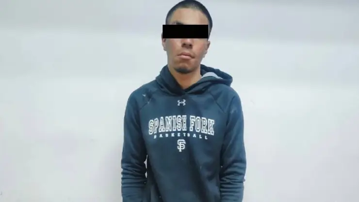 Menor-de-edad-es-detenido-tras-amenazar-con-un-cuchillo-a-empleada-de-ferretería-en-Torreón.jpg