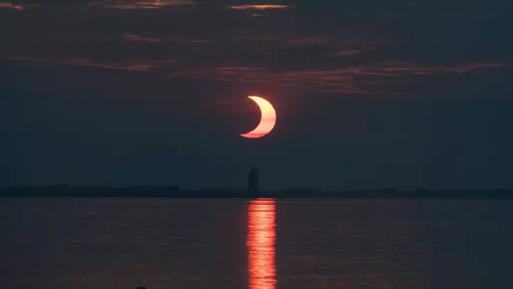 ¿Cuándo y dónde ver el eclipse solar de abril