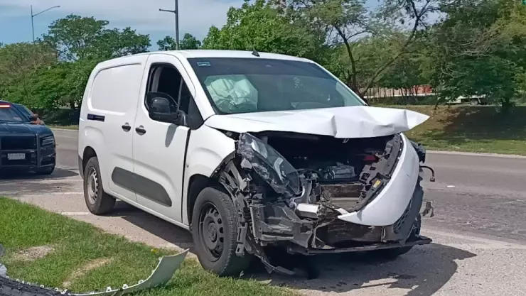 Carambola en el periférico de Mérid genera CAOS vial