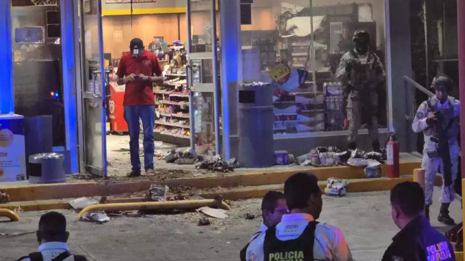 Sujeto intenta incendiar Oxxo en Michoacán
