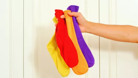 El material de la calceta también es clave, ya que de él depende la ventilación, la comodidad y la salud general de los pies.