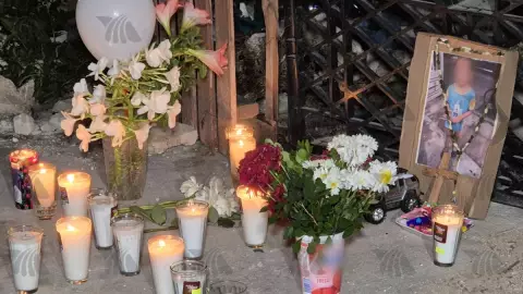 Vecinos dejan ofrenda en memoria de niño muerto en Cielo Alto, Kanasín