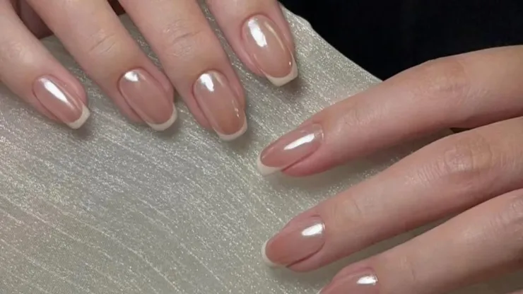 Uñas francesas en color nude para 10 de mayo