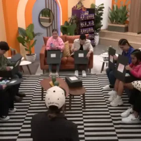 chiquis le lleva regalos a los academicos