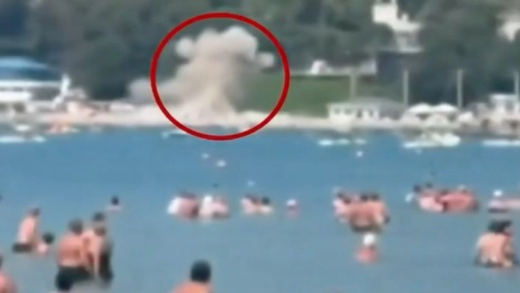 VIDEO-_-Dron-cae-y-explota-en-playa-repleta-de-turistas-en-Rusia_-hay-7-muertos-y-cerca-de-40-herido.webp