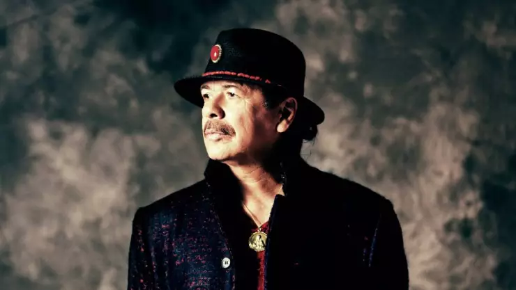 Carlos Santana da positivo a COVID-19