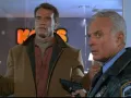 Escena de la película ‘El Regalo Prometido’ (Jingle All The Way) por Azteca 7.