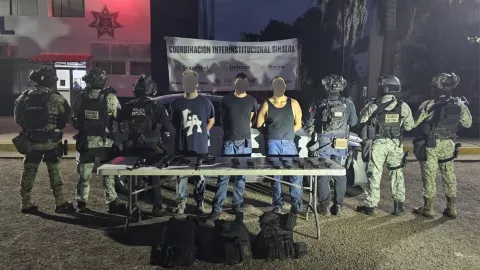Detienen a tres hombres armados en Culiacán