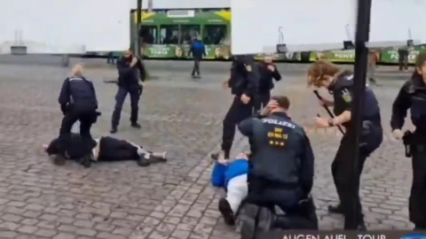 ataque-con-cuchillo-en-alemania-apuñalan-cuello-crítico-del-slam-policia-video