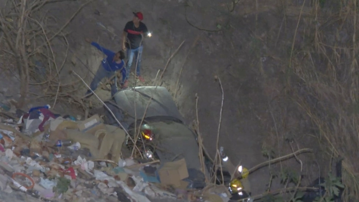 VIDEO: Automovilista terminó al fondo de un barranco tras brutal accidente en Zona Metropolitana Guadalajara