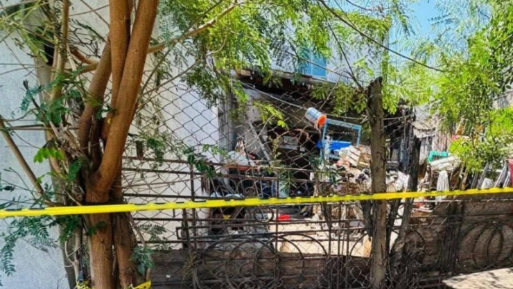 Una bebé de seis meses murió tras violento ataque de dos perros en su casa ubicada en la colonia Vista Sol. En la imagen se observa la vivienda donde la menor de un año perdió la vida.