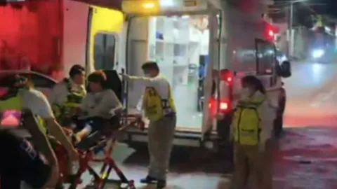 Niño termina con posible FRACTURA tras sufrir caída mientras jugaba en el parque