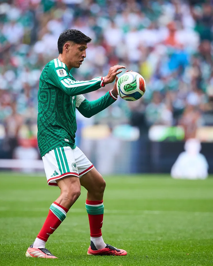 Edson Álvarez alcanzó los 100 partidos con Selección Mexicana
