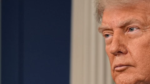 Washington aplicará nuevo arancel del 35% a todas las importaciones canadienses. Trump advierte que habrá respuesta si Canadá impone medidas similares.