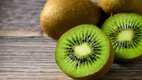 Beneficios de consumir kiwi en las mañanas
